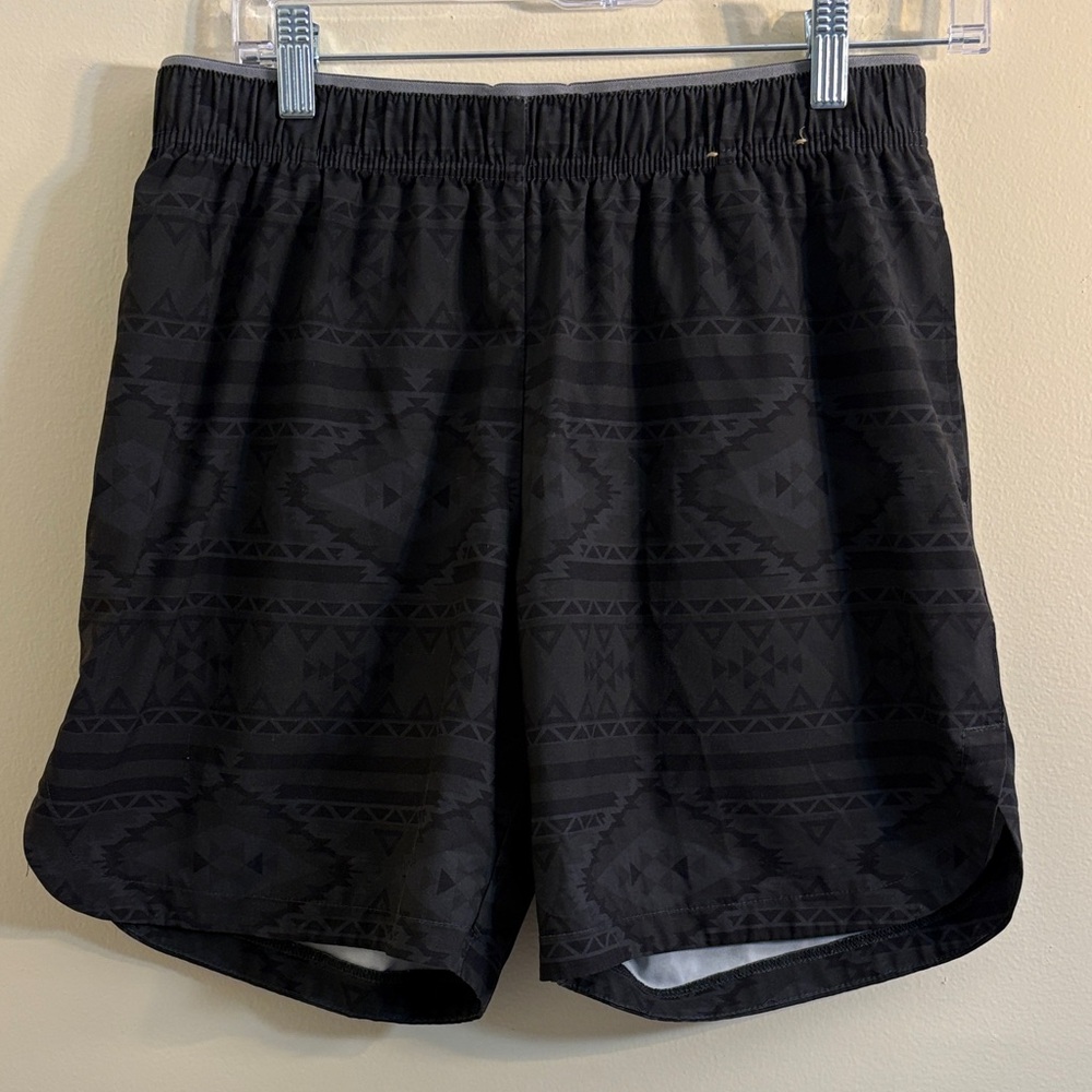 Chubbies “The Quests” 7” Black Athletic Aztec Shorts Men’s Small Pockets
